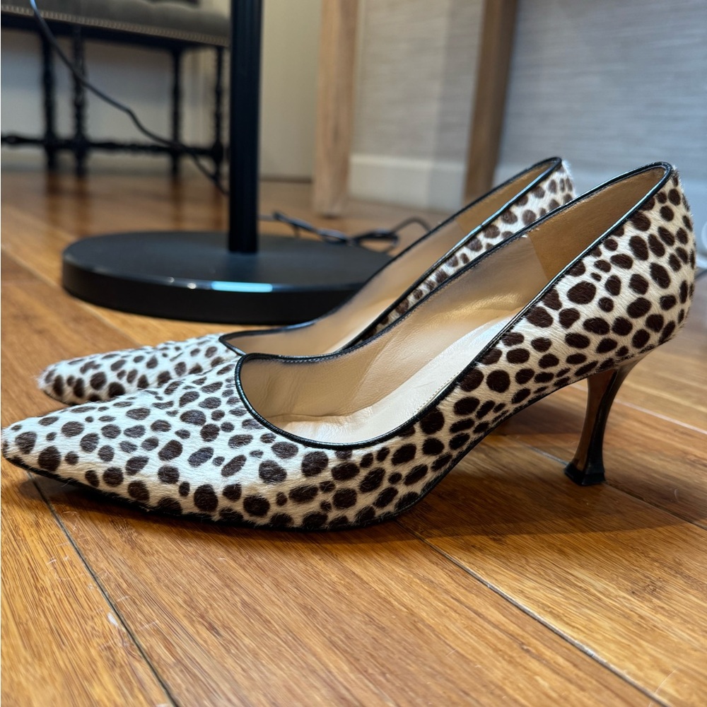 Manolo Blahnik Spotted Pony Hair Pumps - Picture 6 of 6